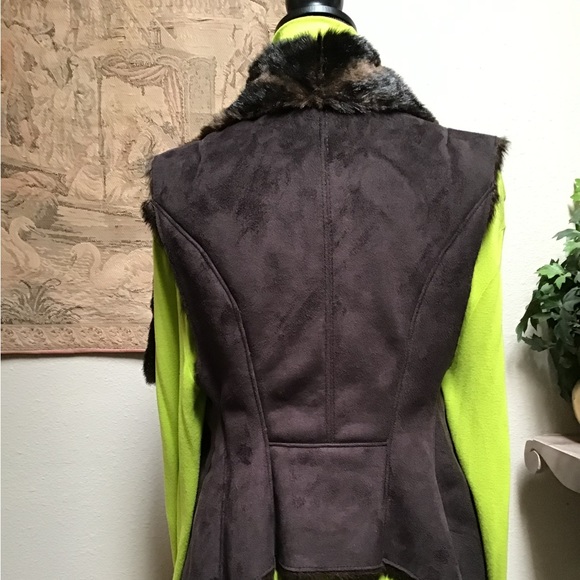 BEBE faux fur vest, the vest is reversible if you take the tags off, size small - Picture 9 of 10
